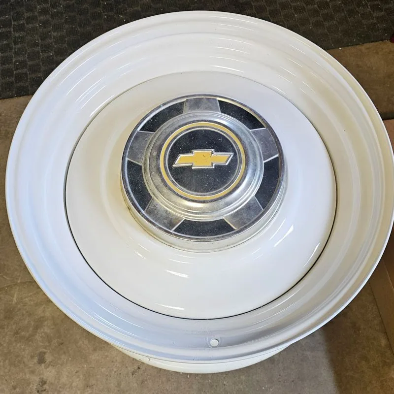 Hub cap clips for dog dish hubcaps, alternate angle