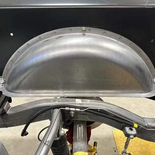 Universal wheel tub for classic truck beds, side profile