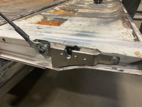 tailgate latch kit for 1973-1987 chevy truck installed squarebody 2 tailgate latch kit for 1973-1987 chevy truck installed squarebody 2