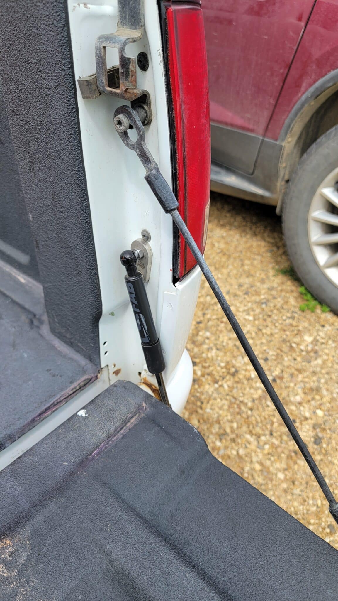 Tailgate Shock 9401 S10 Truck Easy Install. Smooth Operation