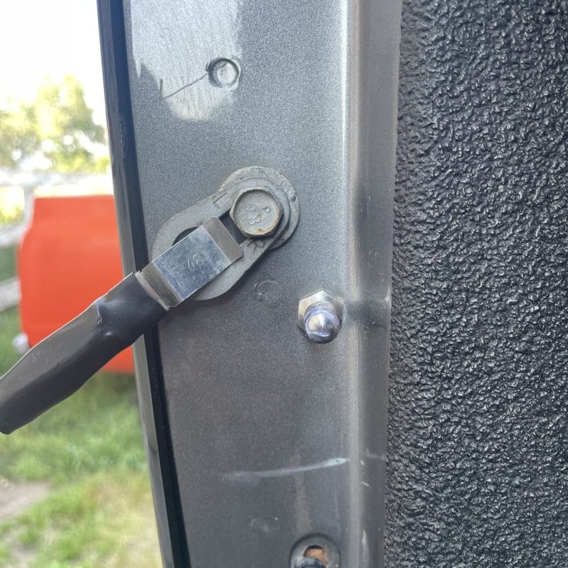 99-06 tailgate saver strut shock kit for chevy gmc trucks 3 99-06 tailgate strut shock kit for truck