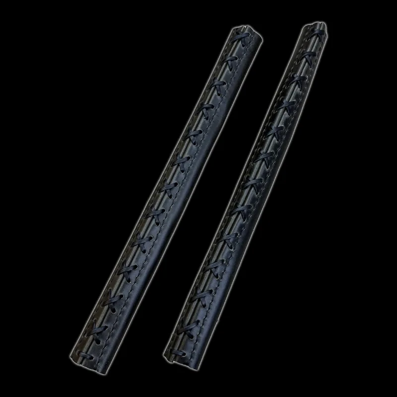 Tailgate chain cover for classic pickups, outer face detail