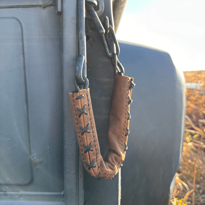 tailgate-chain-guards-installed-on-chevy-truck-2 tailgate-chain-guards-installed-on-chevy-truck-2