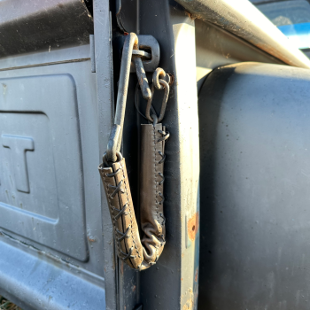 tailgate-chain-guards-installed-on-chevy-truck4