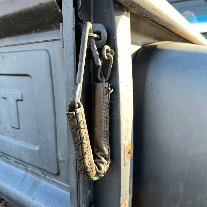 tailgate-chain-guards-installed-on-chevy-truck4 tailgate-chain-guards-installed-on-chevy-truck4