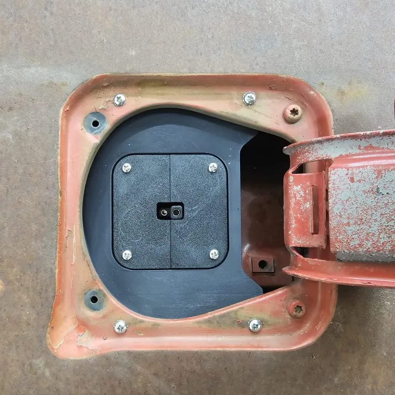 Kill switch port mounted in the bed side fuel filler opening of a squarebody truck