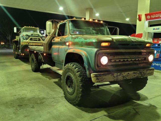 Wow! Talk about one sweet C60 Tow Pig!
beaver_dam_garage
#sweetpatina #c60 #towpig #flatbed #toyhauler #supersingles #worktruck #drivemifyougotem #notbuiltforyourapproval