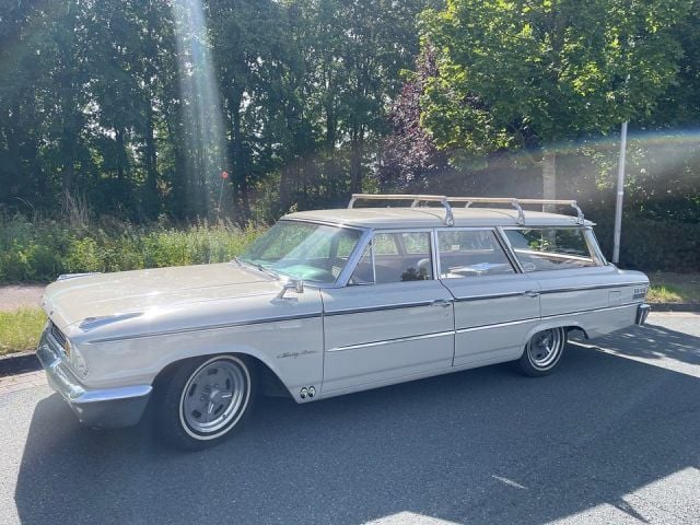 One sweet 1963 Country Sedan Roof Rack Equipped! Thanks Michael from Germany!
Looking for the OG Quik N Easy Roof Rack Mounts? Hit up www.SweetPatina.com
#sweetpatina #quikneasy #vintageroofrackmounts #sweetpatinaroofrackmounts #longroof #stationwagon #classics #roofrackequipped #partyontop #nicerack